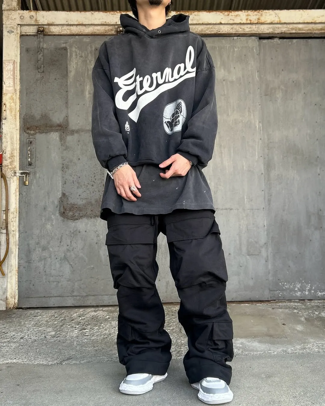 SAINT Mxxxxxx × FEAR OF GOD FG_HOODIE/SNT OF GOD/BLK FOG joint model ETERNAL praying crosshair distressed hoodie. Washed black S-XL. This season's popular super popular joint model. The original version is the same. Thin spring and summer fabrics. The upper body is comfortable. The BOXY version of the short fat wide shoulder line. Fashion darling wears it with a high-end feel. Heavy washing and water fading technology. The horse is repositioned. Excessive wear and damage graffiti treatment. Correct version FOG joint main mark/wash mark/little angel mark
